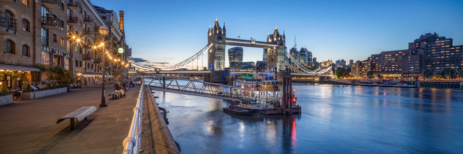 Tower Bridge At Night Mural Wallpaper
