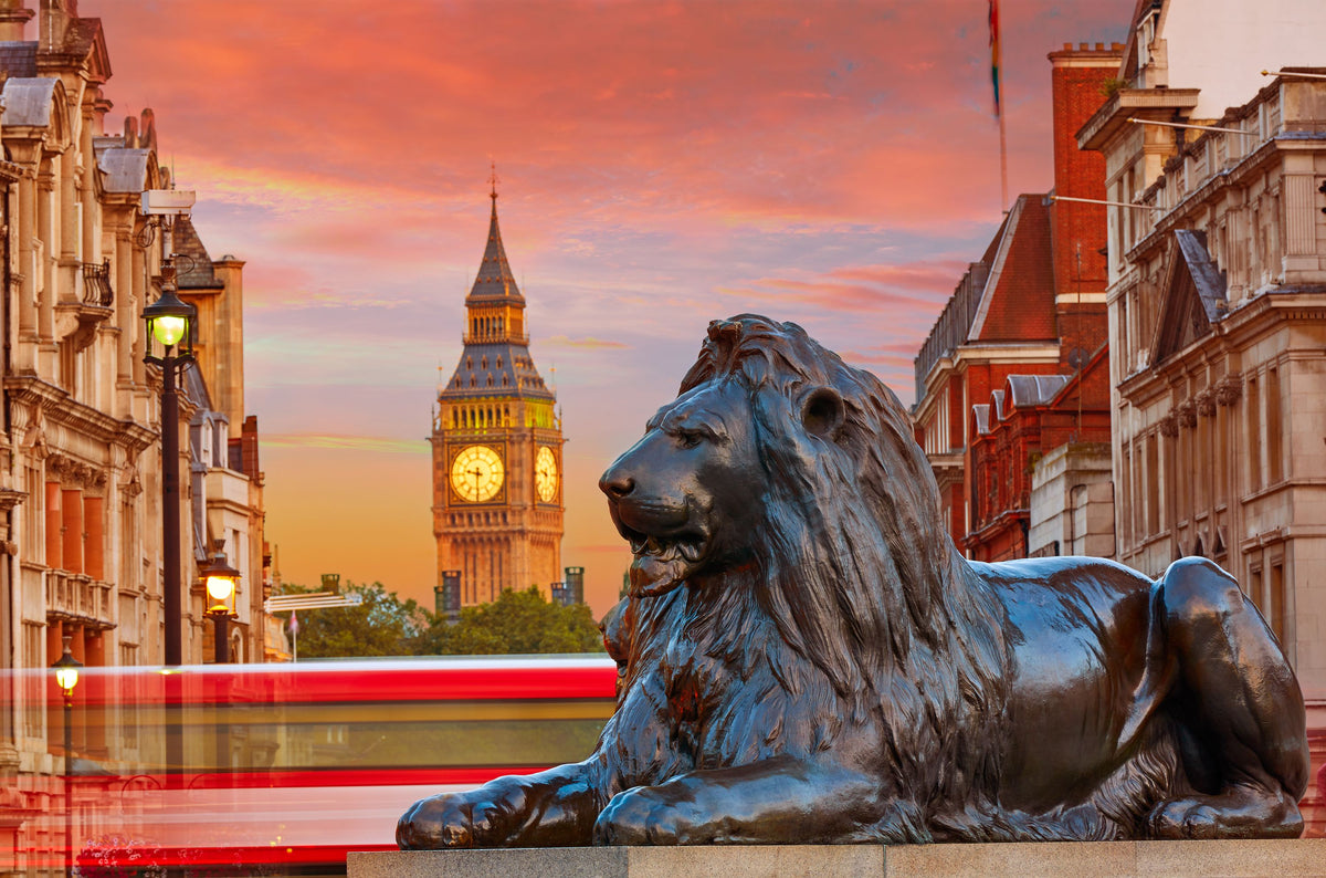 Trafalgar Square Lion Mural Wallpaper - pure wallpaper artwork