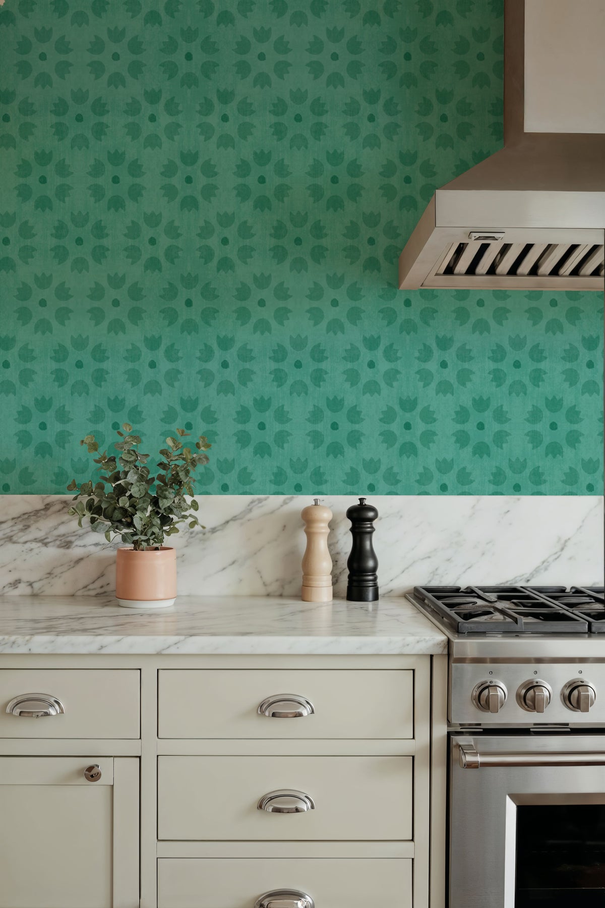 La Vida Flowers Blue Mural Wallpaper - room preview 02