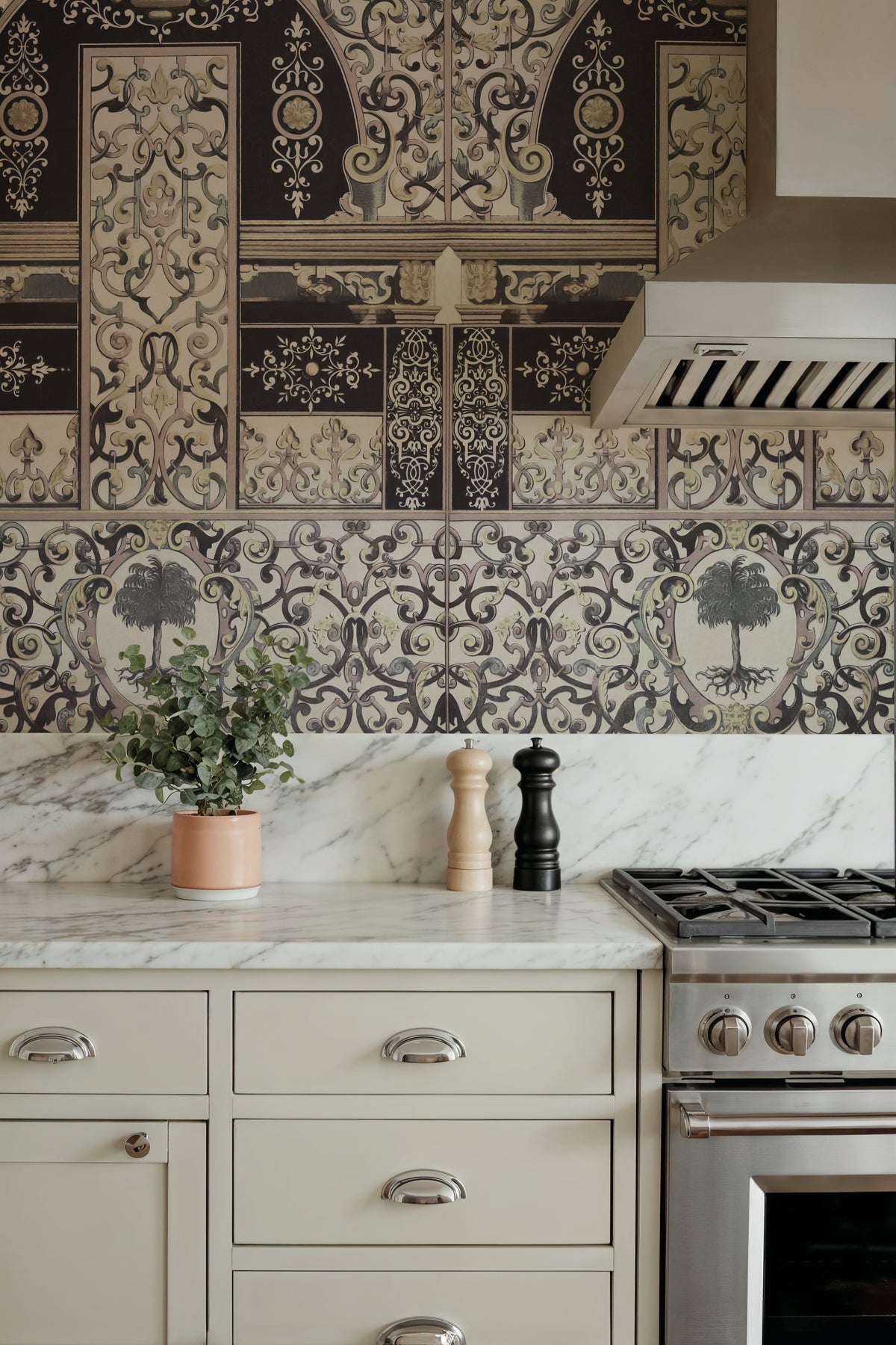 German Renaissance, Yellow Contrast Mural Wallpaper - room preview 02