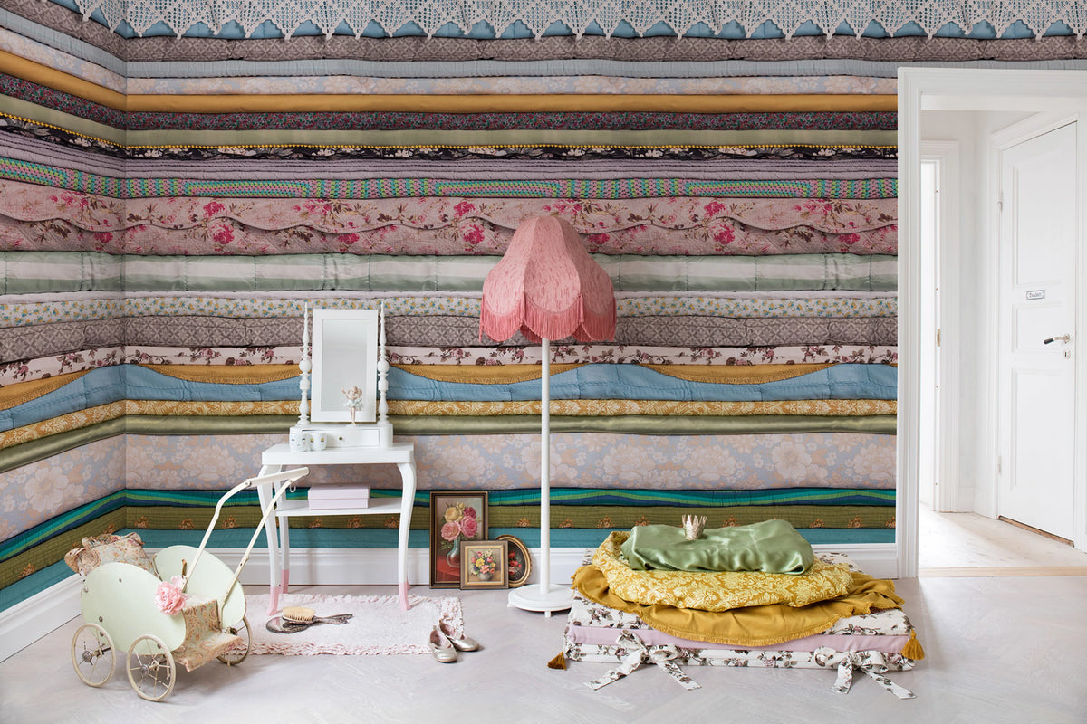Her Royal Slumber Mural Wallpaper - room preview 02
