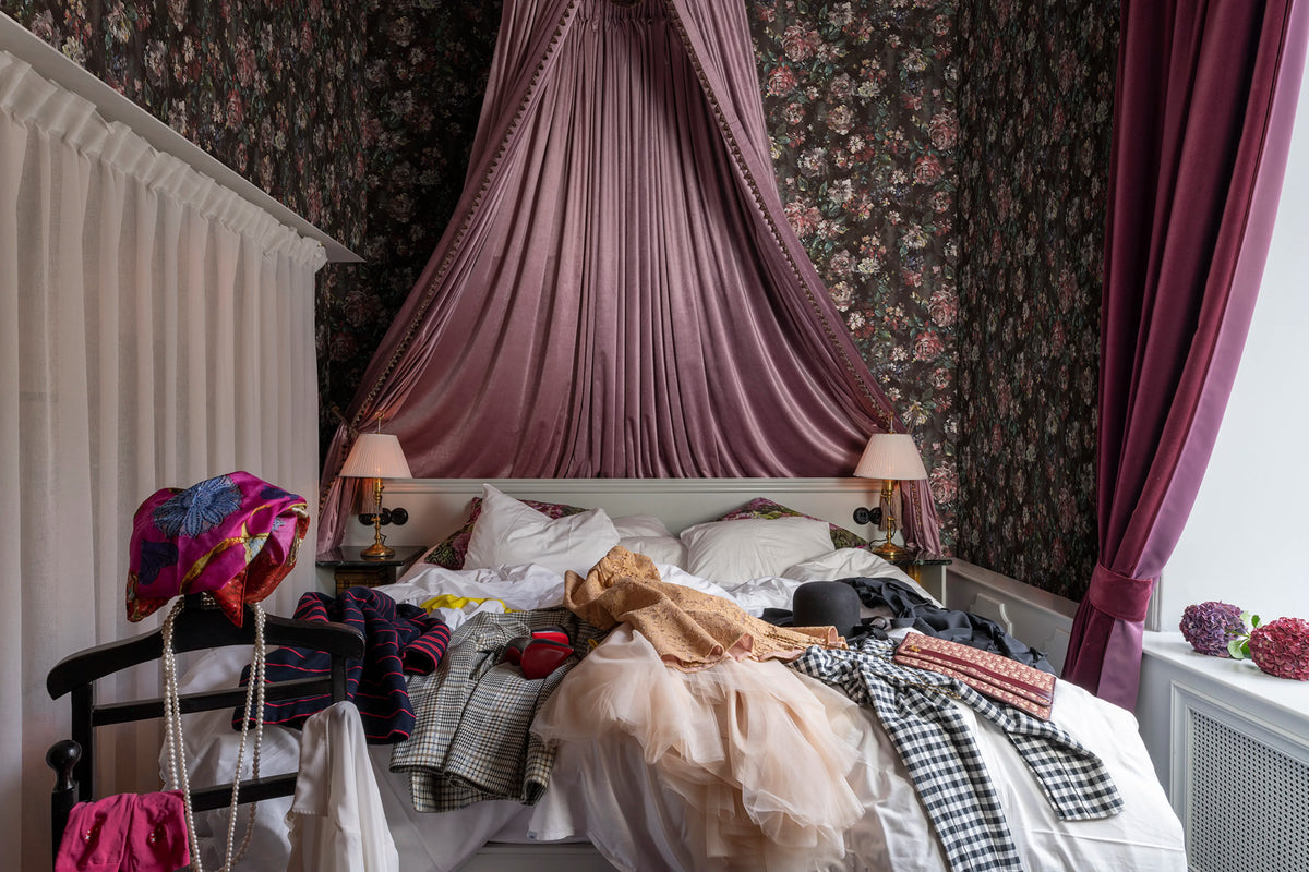 Jardin, Red Velvet Mural Wallpaper - room preview 02