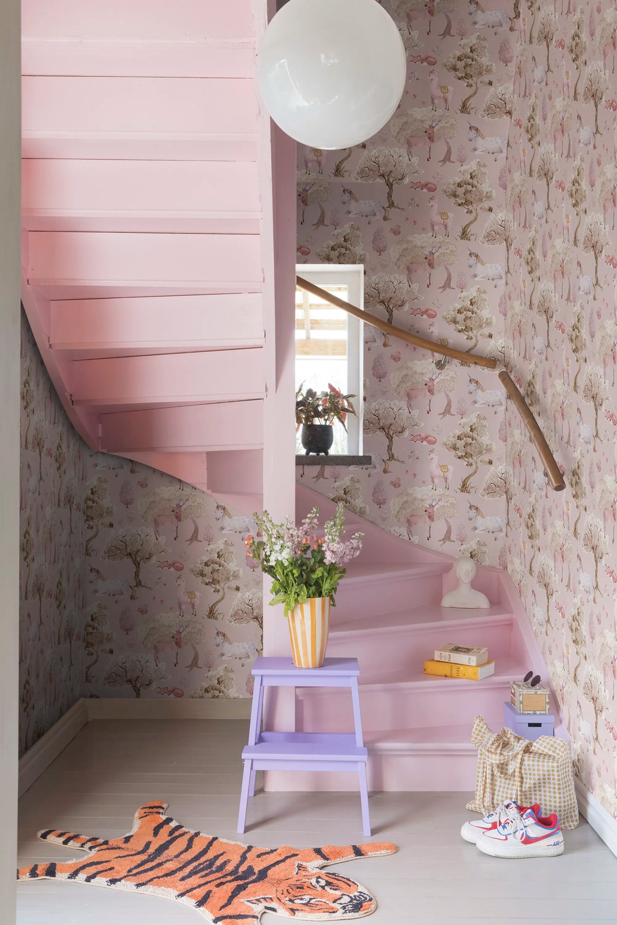 Dreamland, Bubblegum Mural Wallpaper - room preview 02