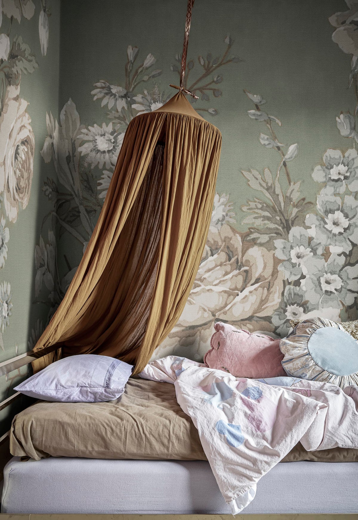Efraim, Soft Green Mural Wallpaper - room preview 02