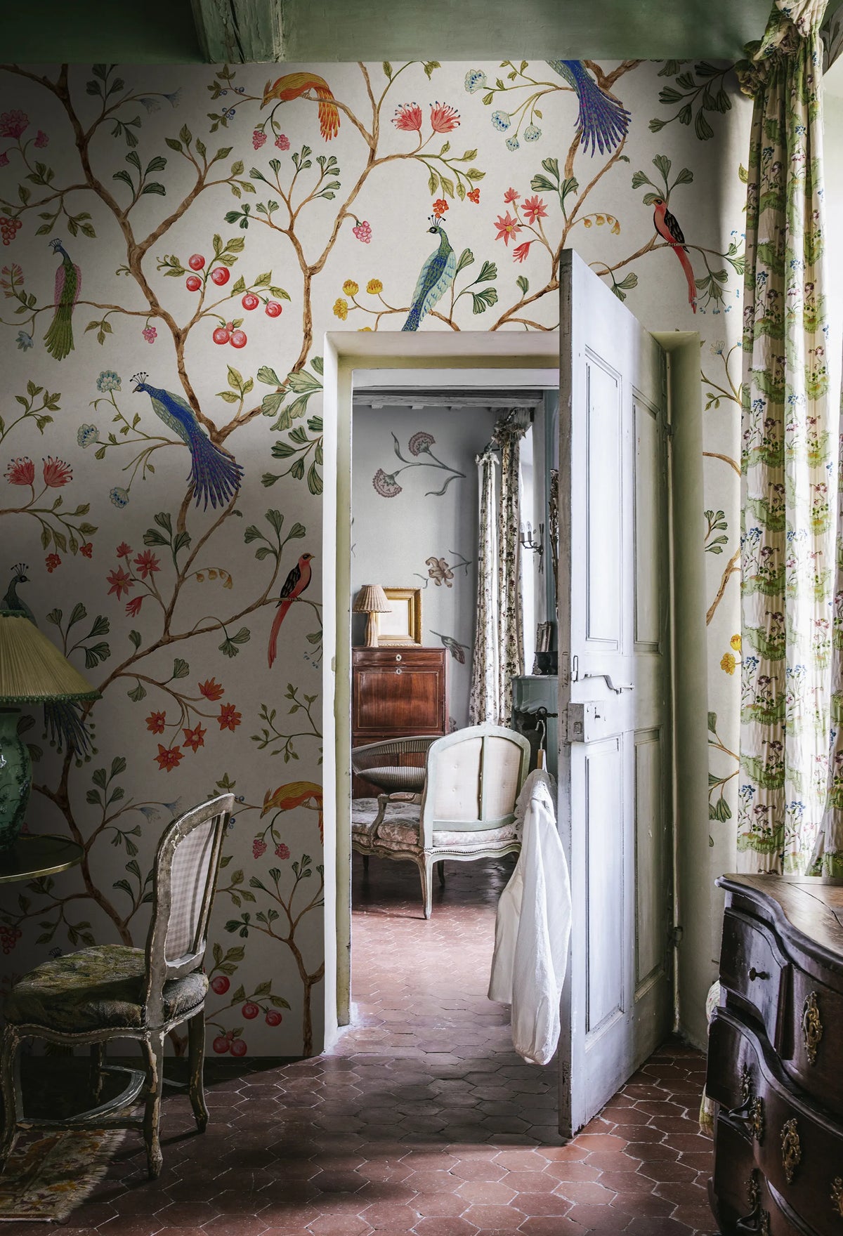 Songbirds, Pearl Mural Wallpaper - room preview 02