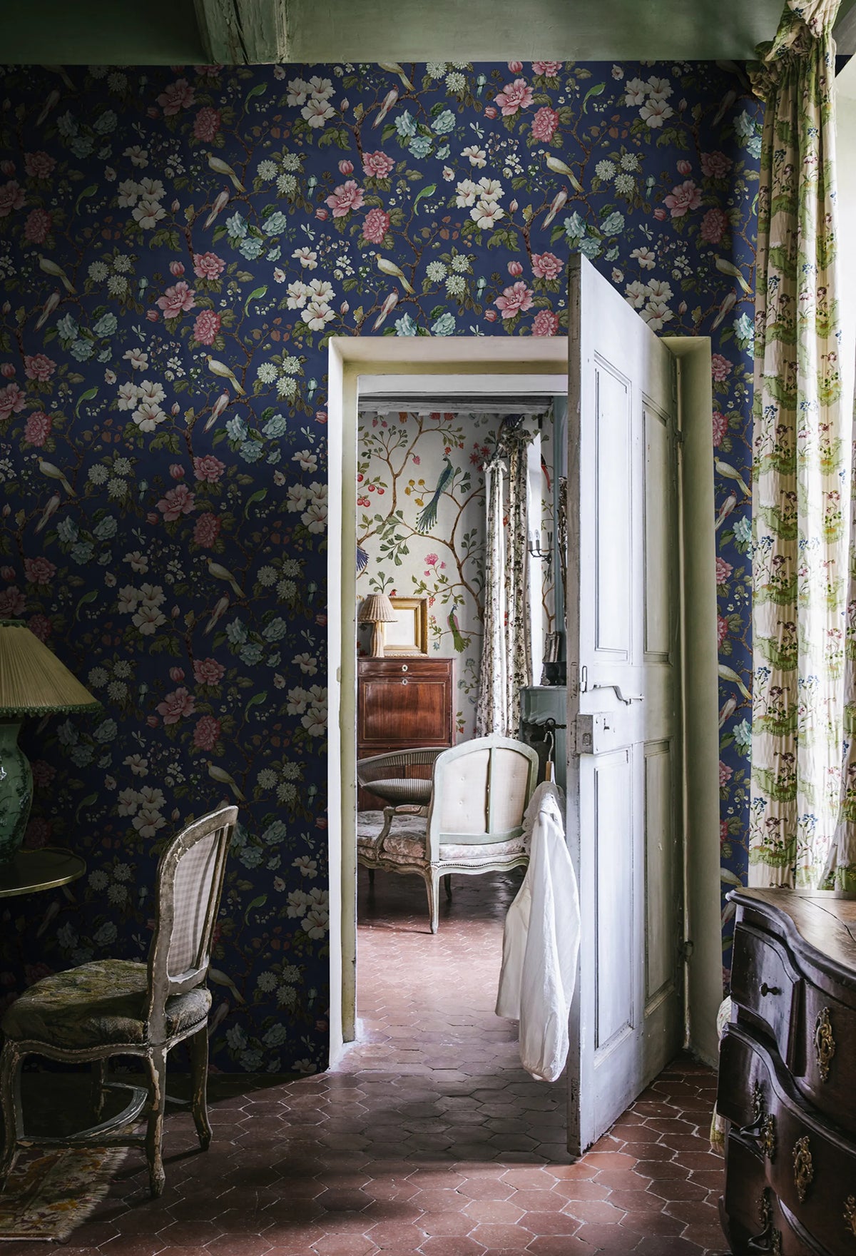 Petit Flora, Blue Mural Wallpaper - room preview 02