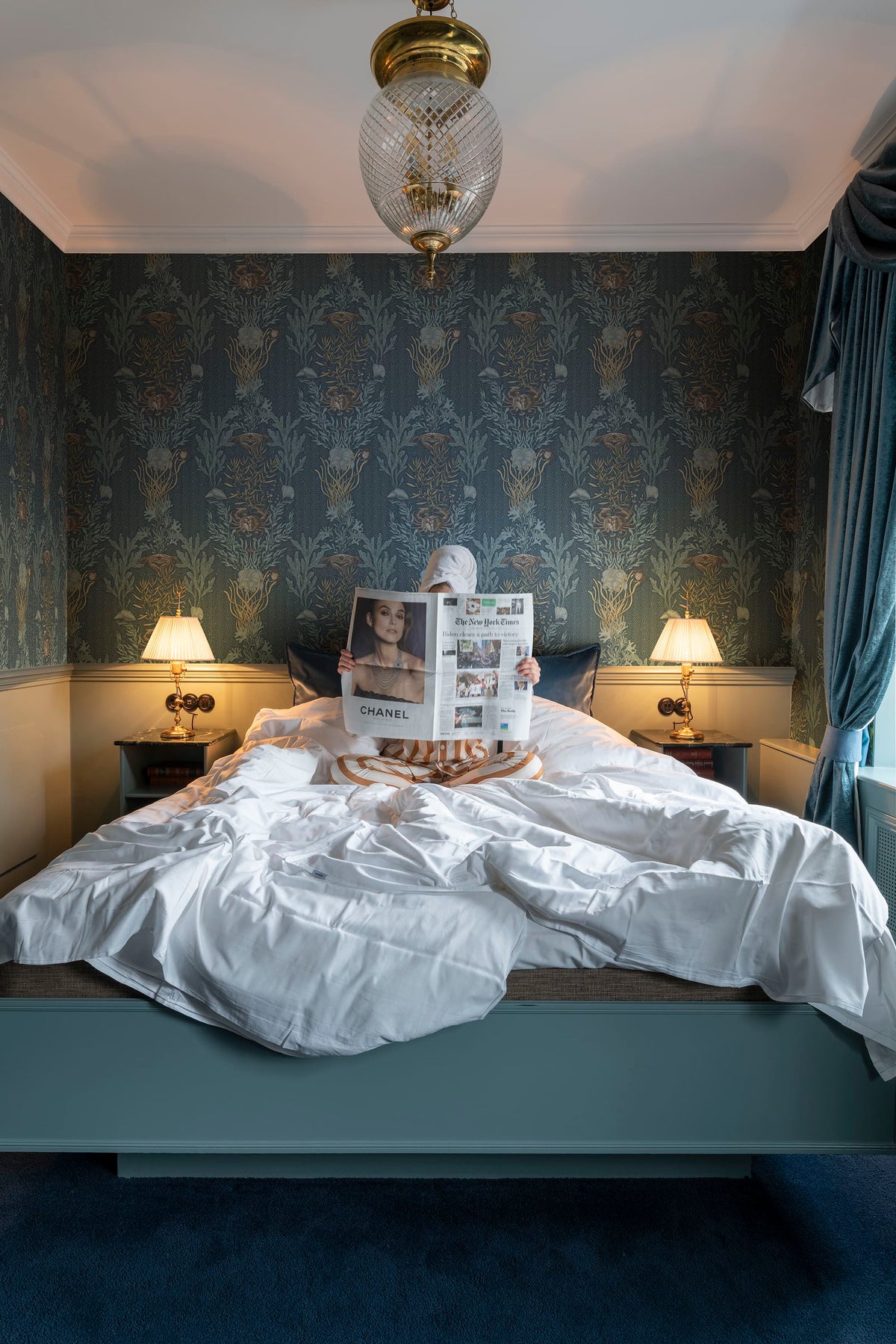 Claws & Clams, Ocean Blue Mural Wallpaper - room preview 02