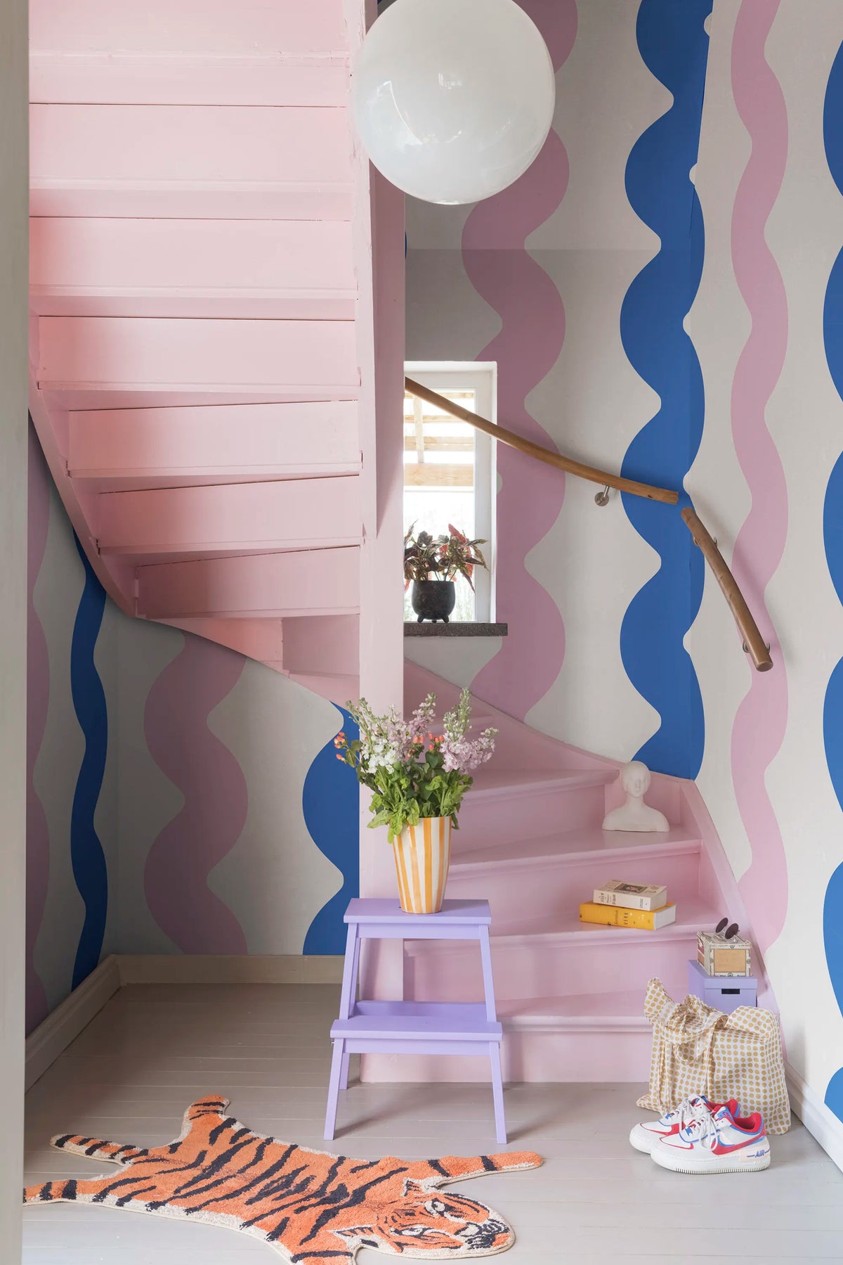 Wobbly Blue & Pink Mural Wallpaper - room preview 02