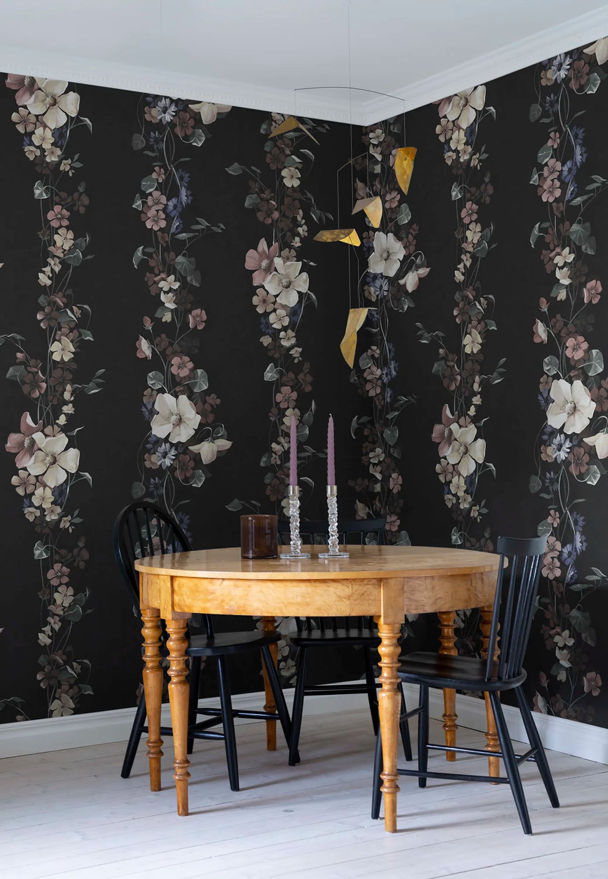 Growing Beauty, Vintage Mural Wallpaper - room preview 02