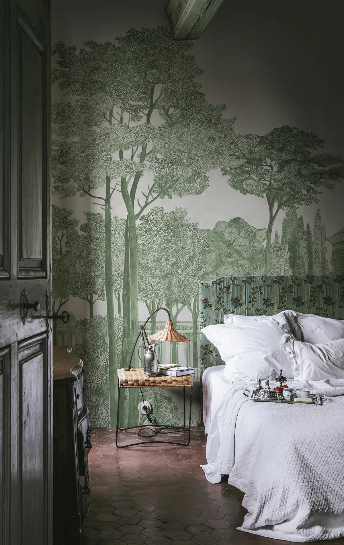 Chatsworth Park, Green Mural Wallpaper - room preview 02