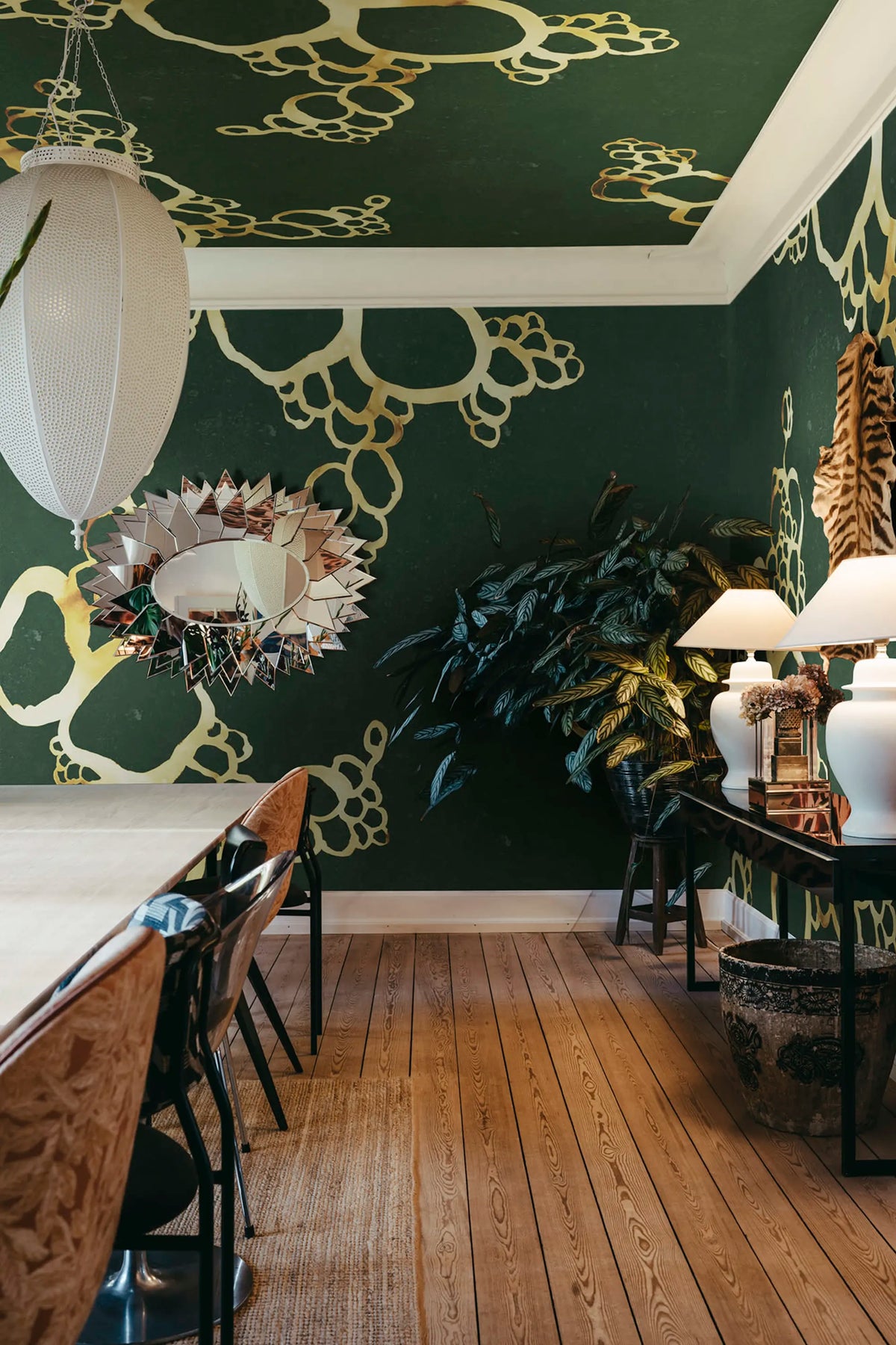 Lightning Clownfish, Green Mural Wallpaper - room preview 02