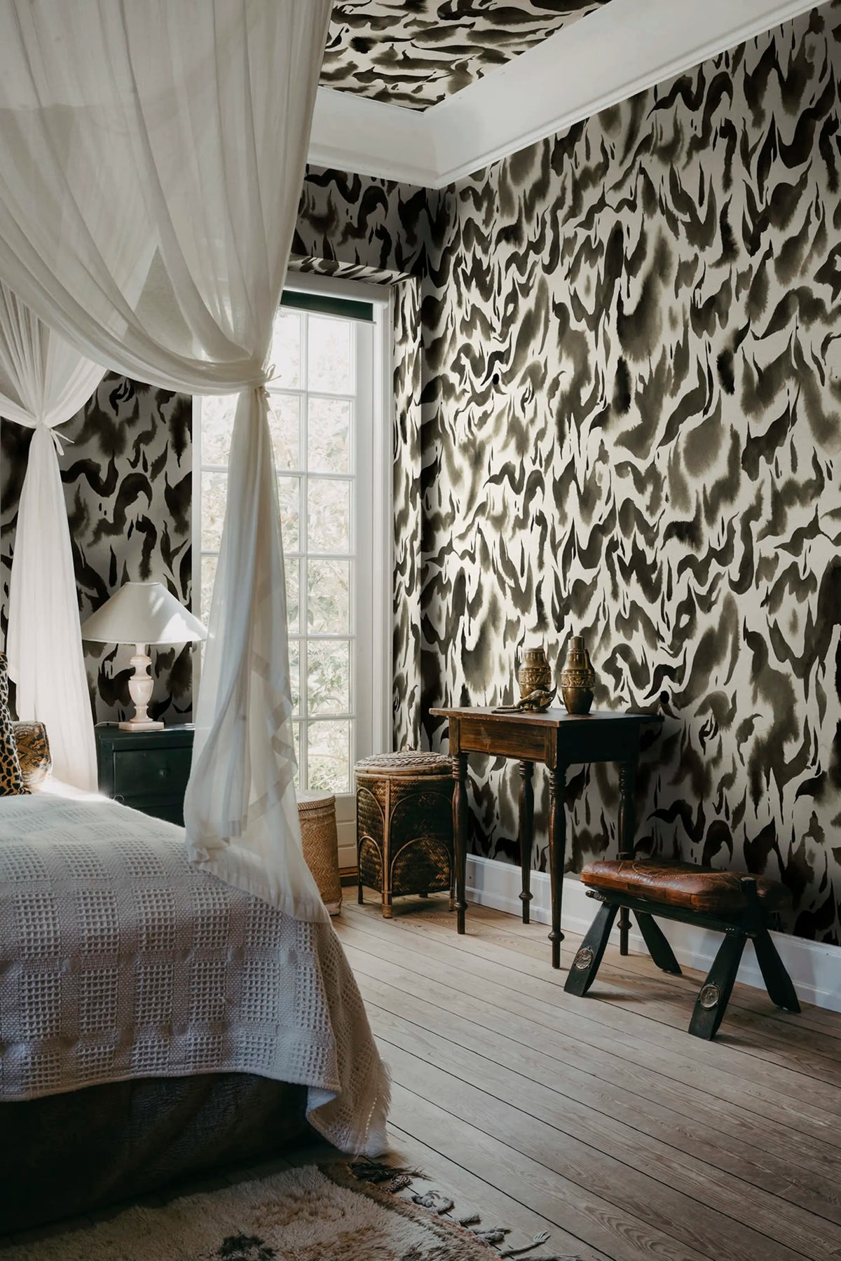 Discus, Graphite Mural Wallpaper - room preview 02