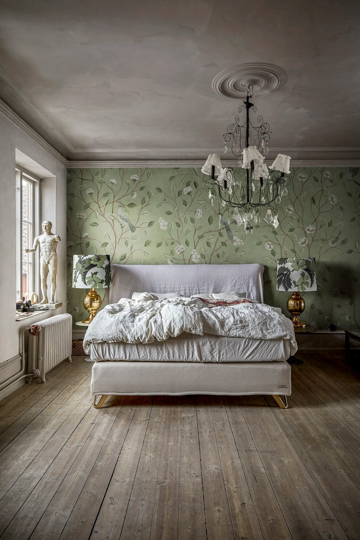 Chinoiserie Dream, Green Mural Wallpaper - room preview 02