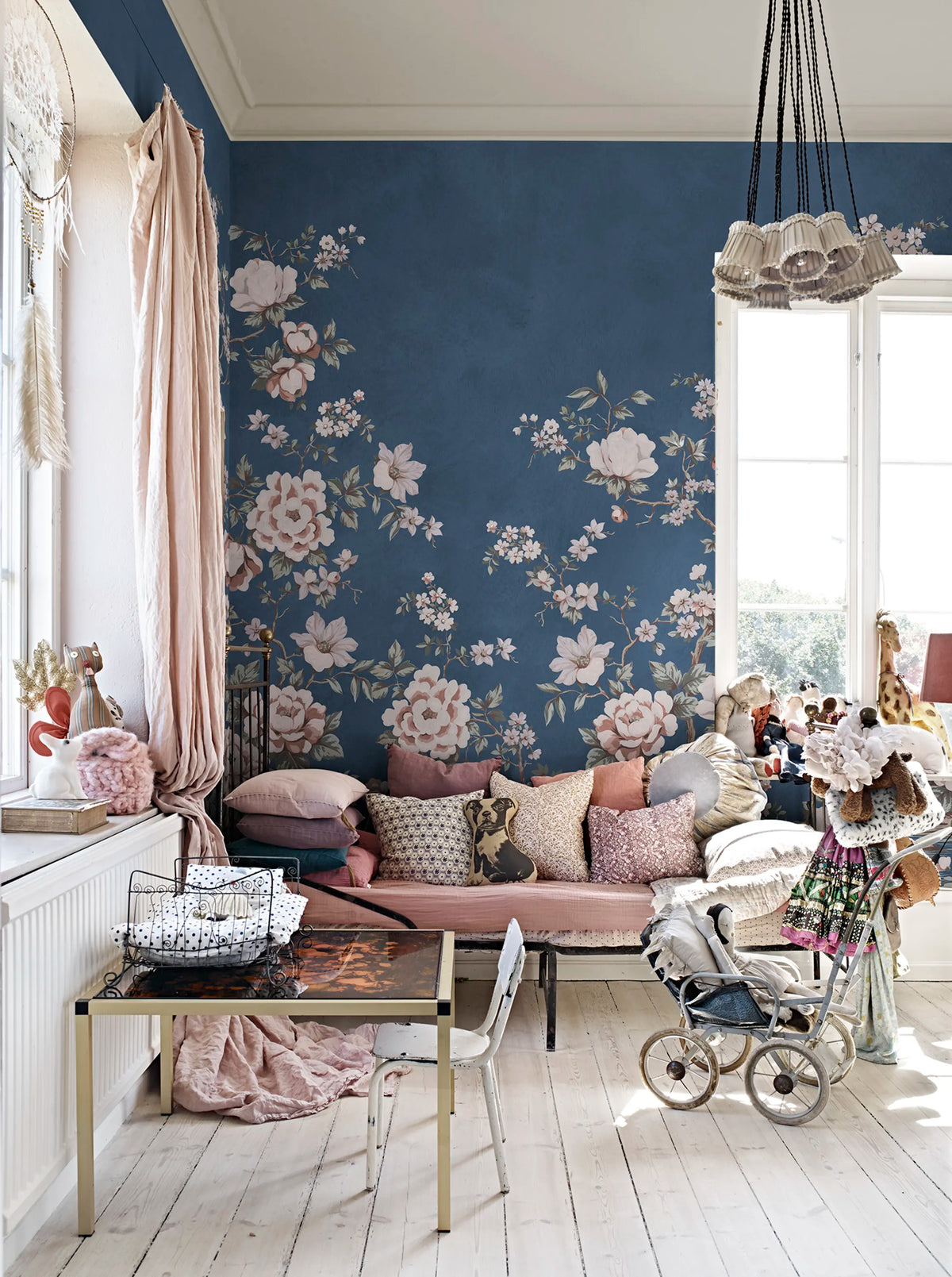 Floral Chinoiserie, Dark Blue Mural Wallpaper - room preview 02