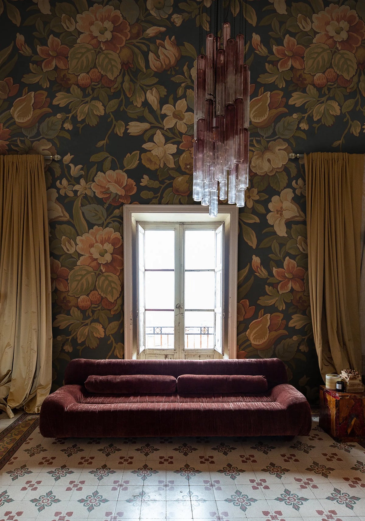 Majestic Vintage Garden, Ivory Mural Wallpaper - room preview 02