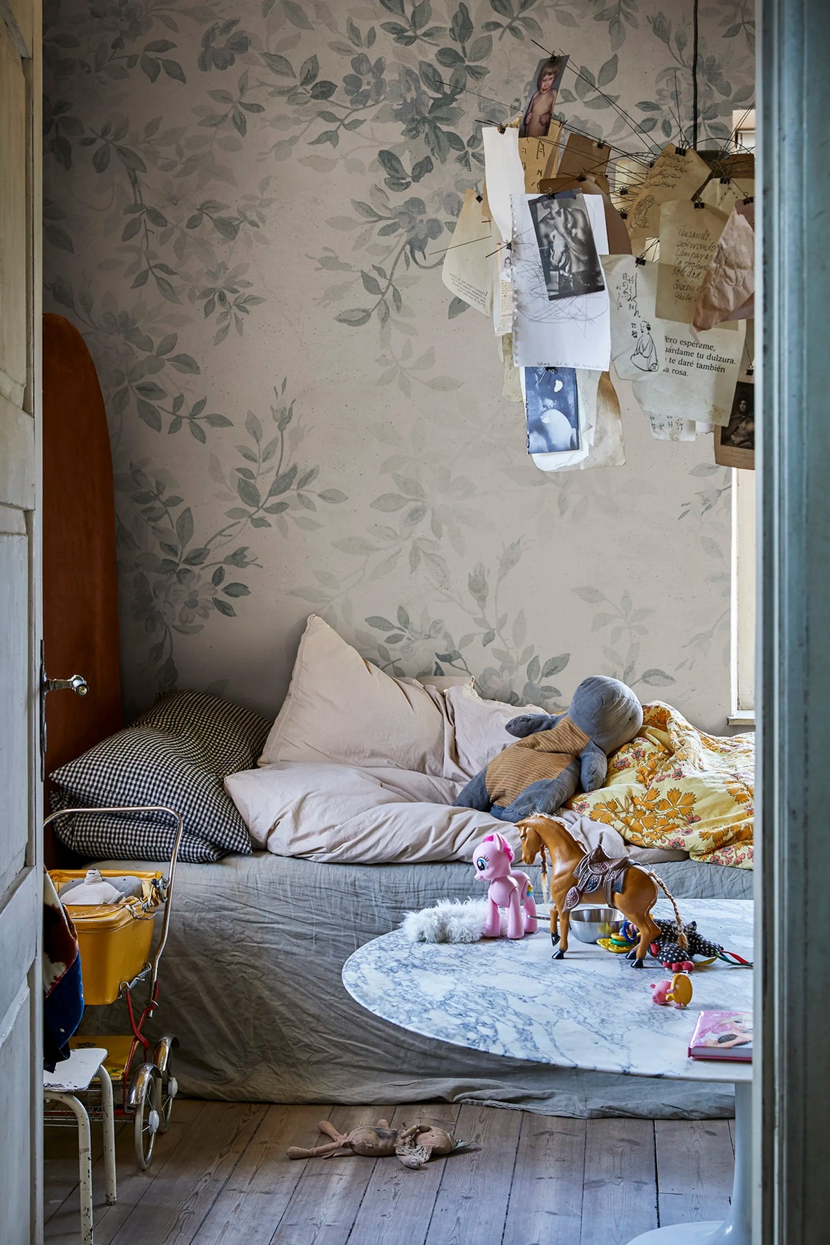 Daydream, Blue Mural Wallpaper - room preview 02