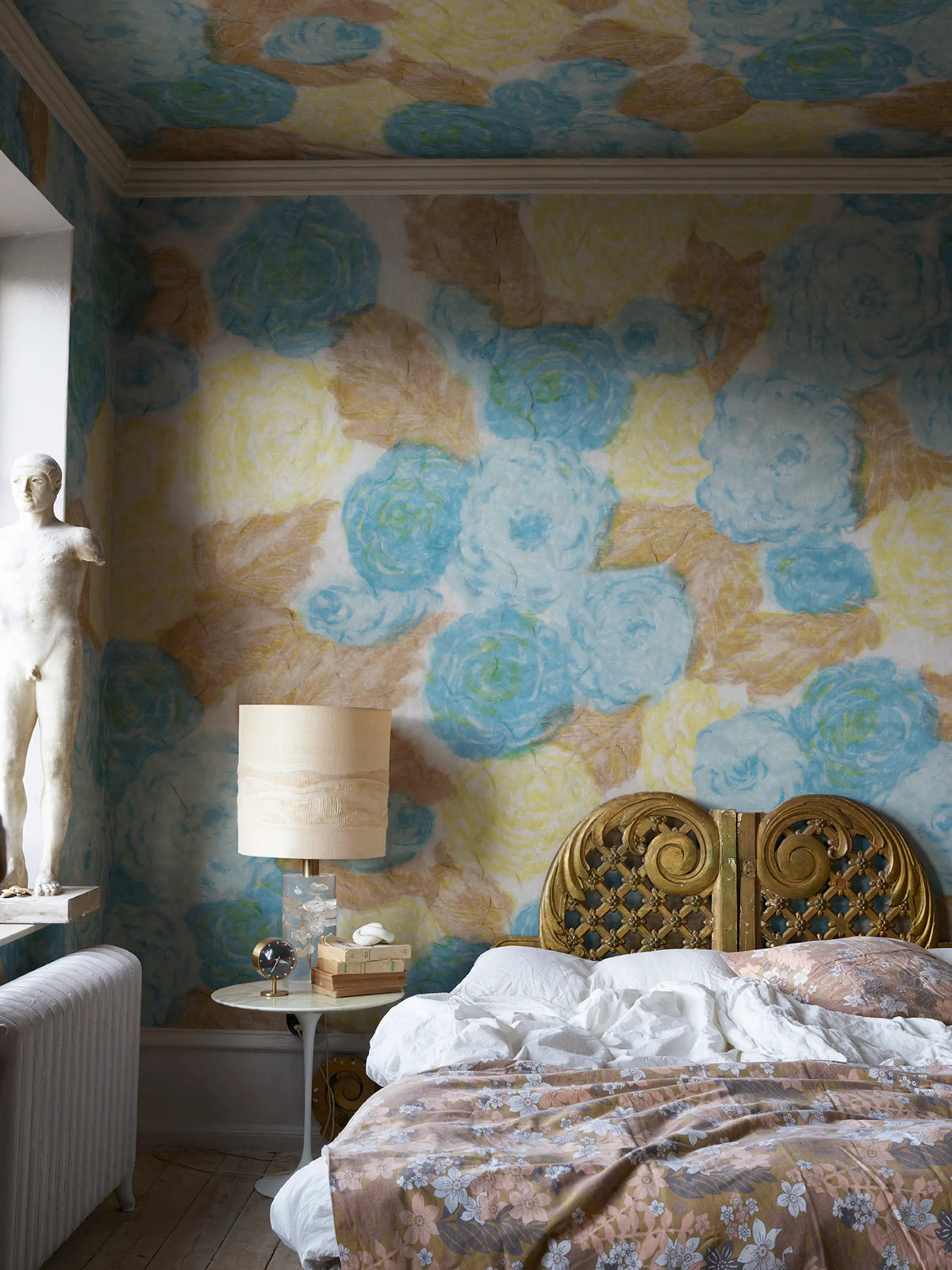 Sol Rosa, Yellow Mural Wallpaper - room preview 02