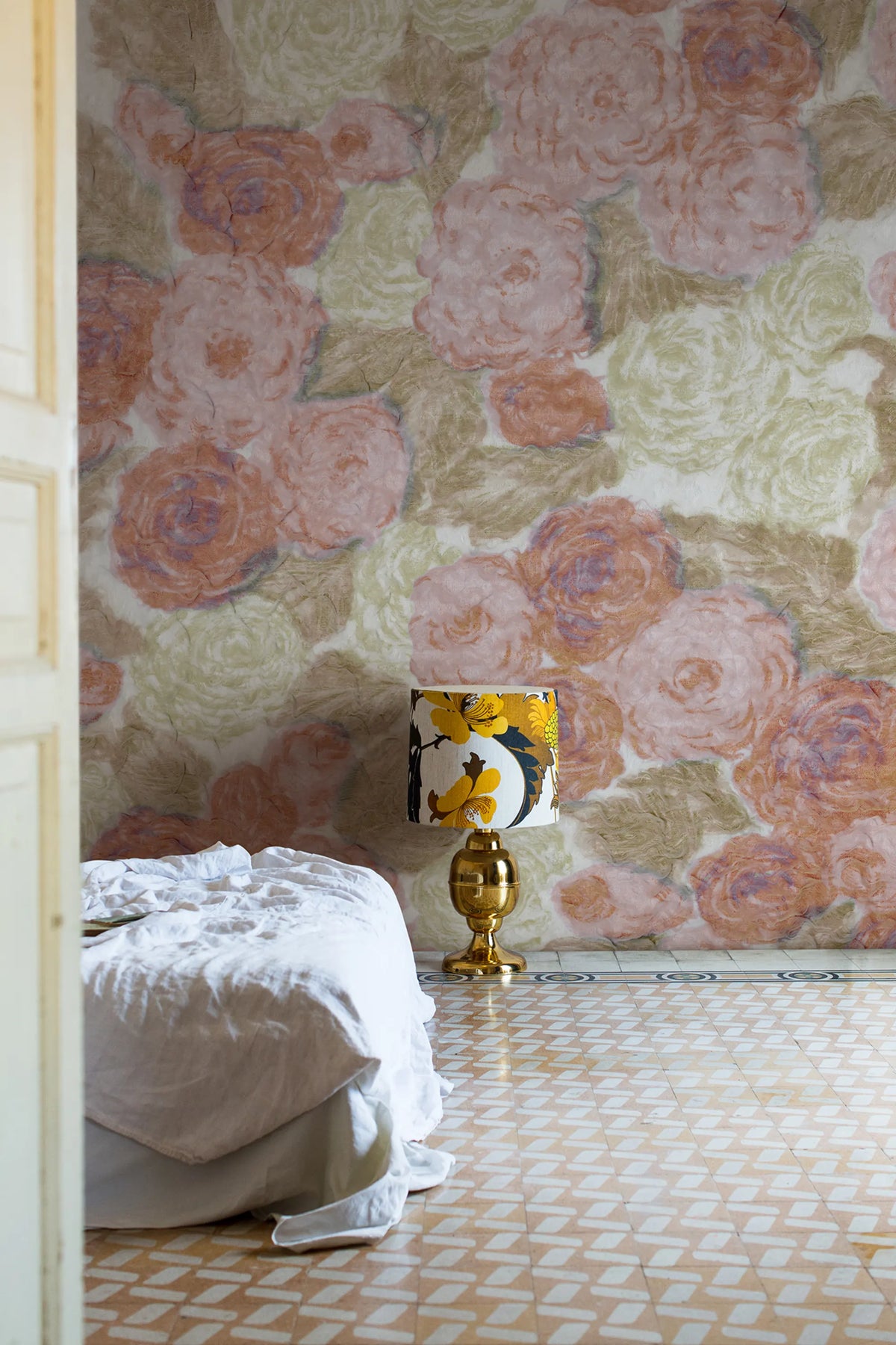 Sol Rosa, Pink Mural Wallpaper - room preview 02