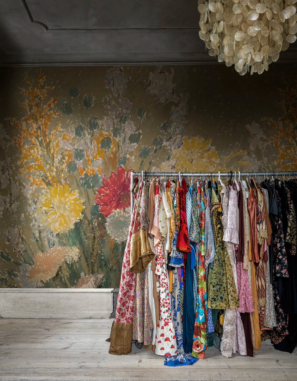 Lilians Bed, Original Mural Wallpaper - room preview 02