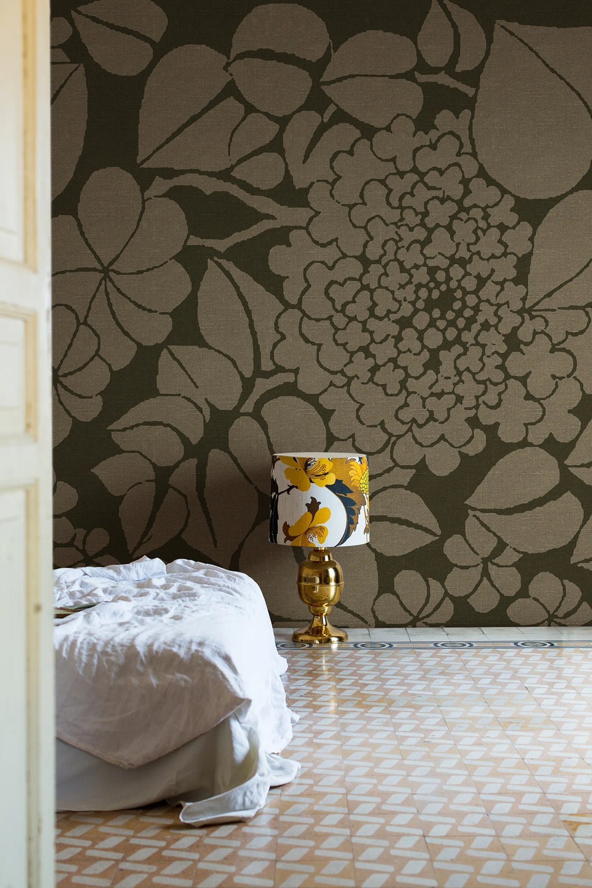 Susan, Beige Mural Wallpaper - room preview 02