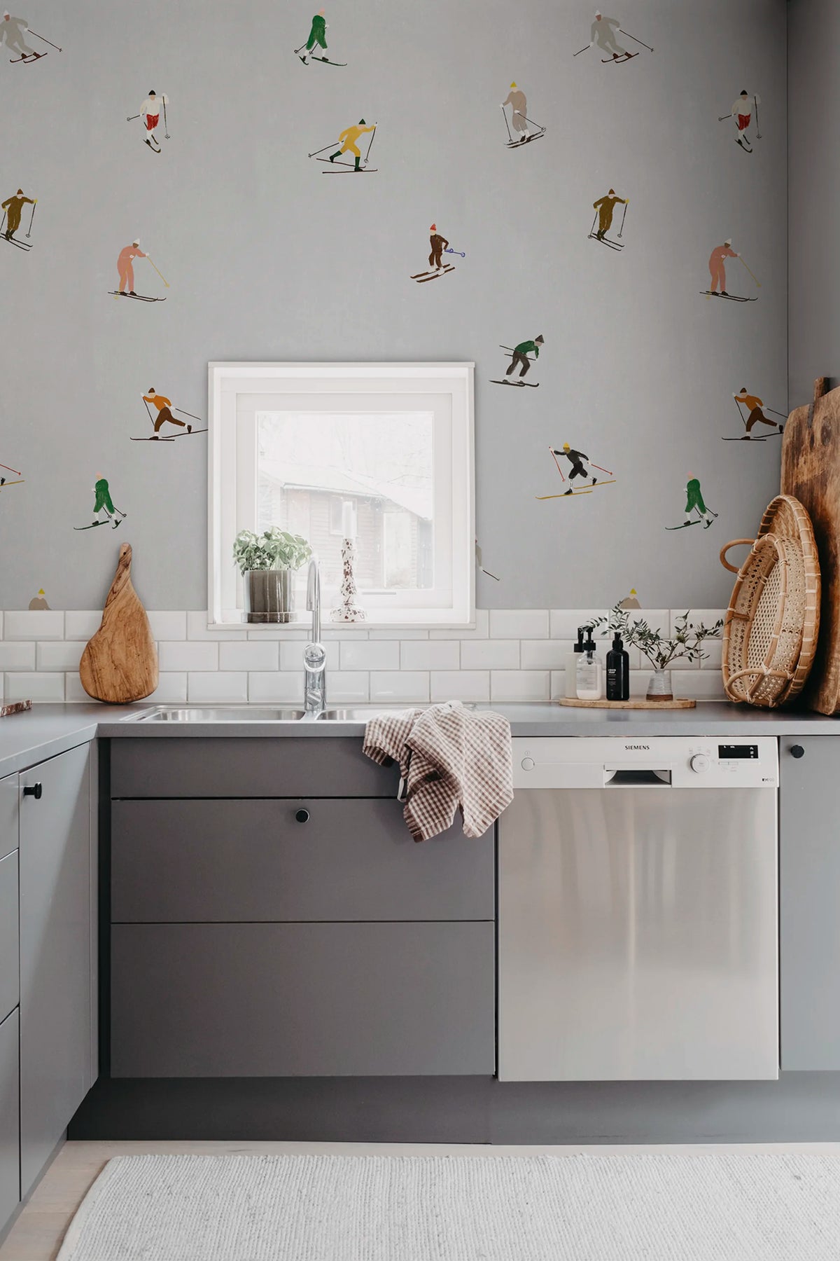 Skiers, Day Mural Wallpaper - room preview 02