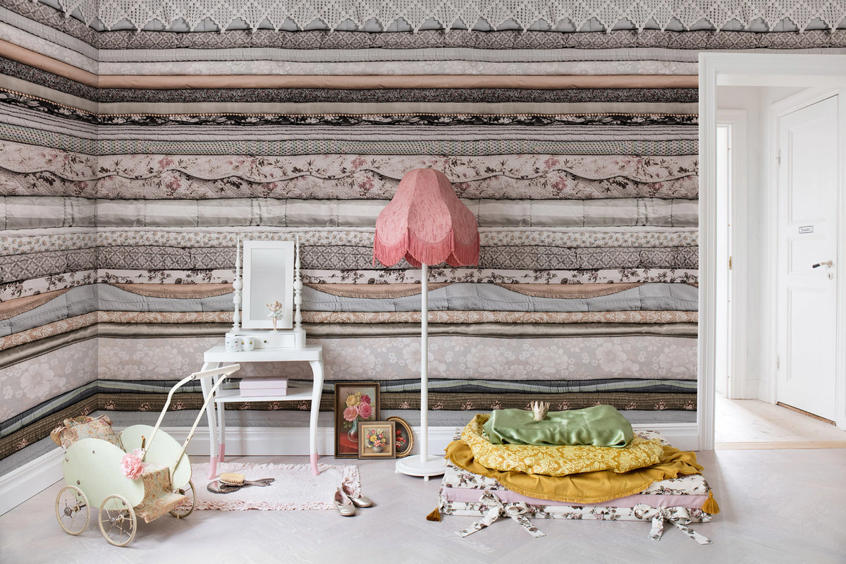 Her Royal Slumber, Vintage Mural Wallpaper - room preview 03