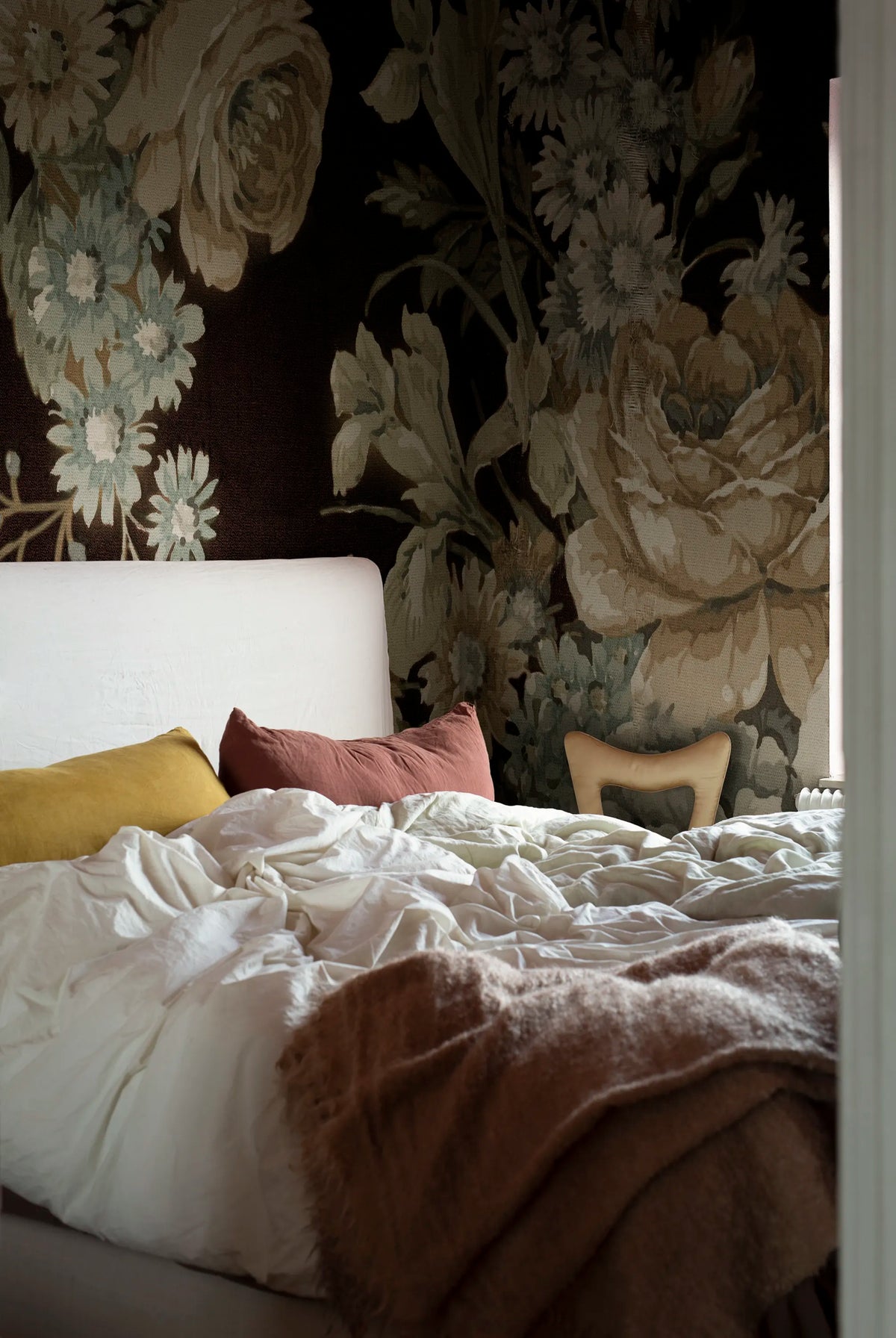Efraim, Night Mural Wallpaper - room preview 03