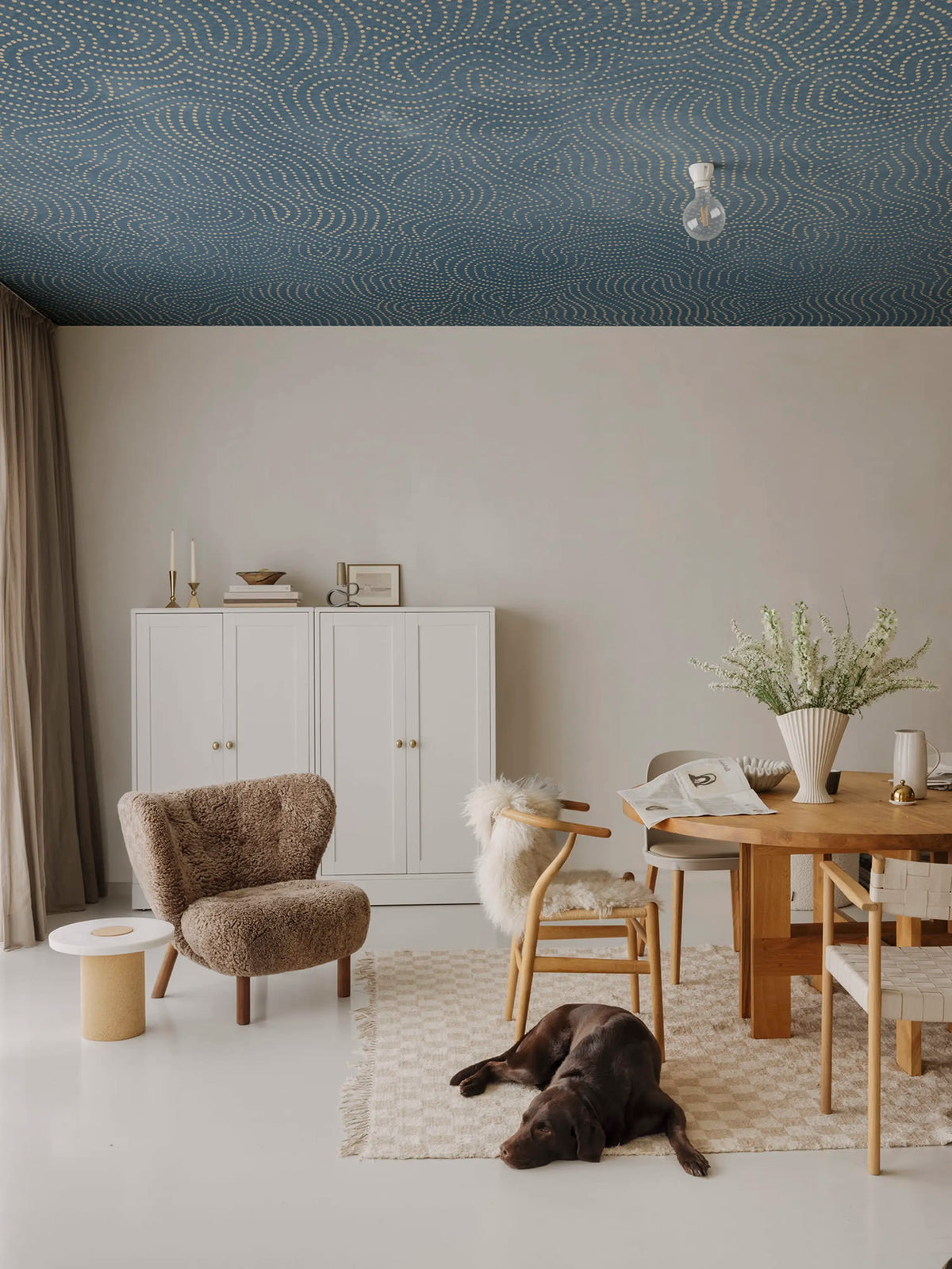 Wiggly Dots, Blue Mural Wallpaper - room preview 03