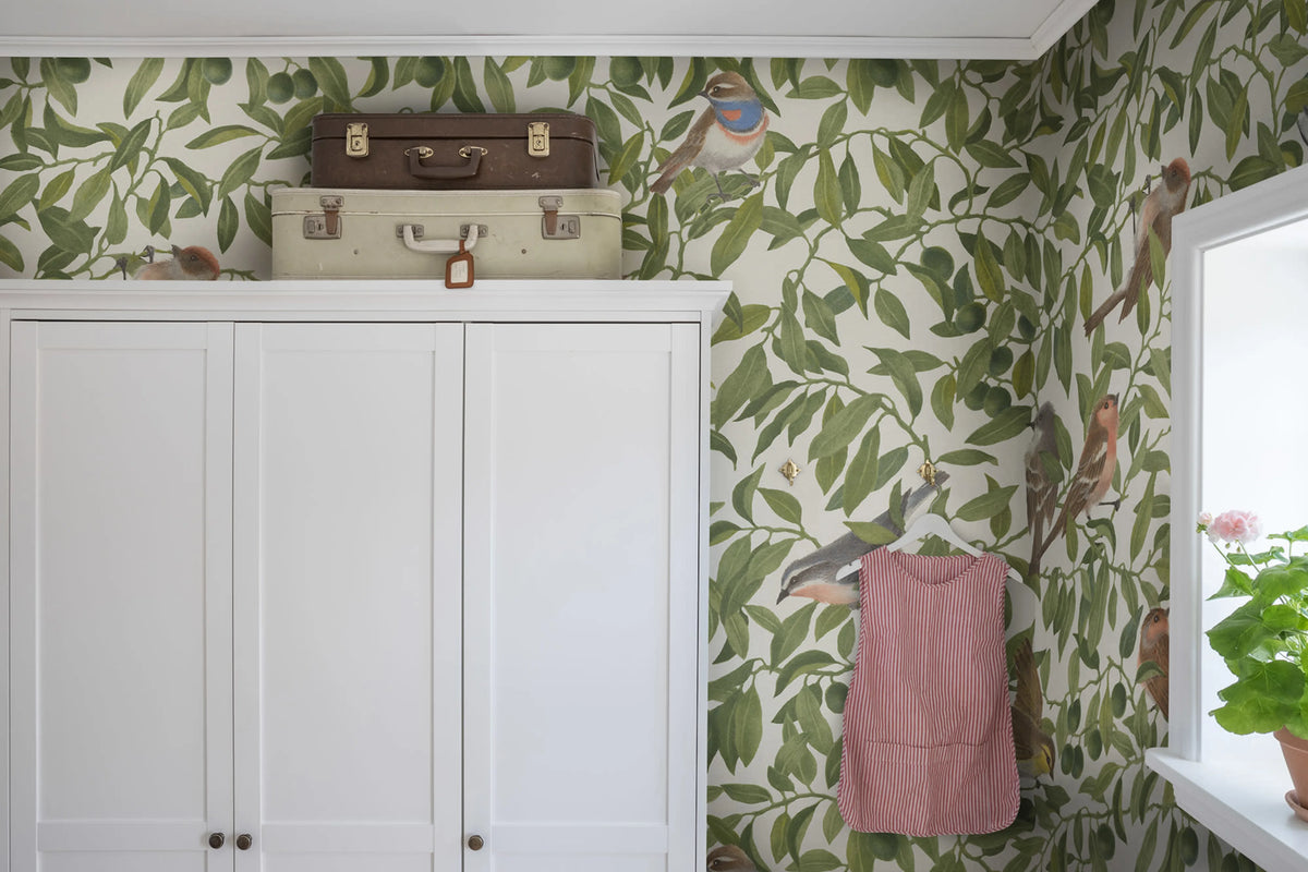 Backwood Birds, White Mural Wallpaper - room preview 03