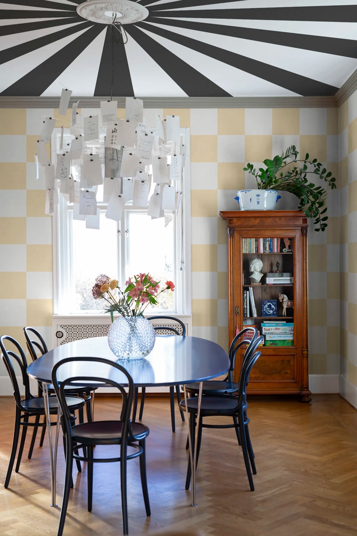 Rays, Black Mural Wallpaper - room preview 03