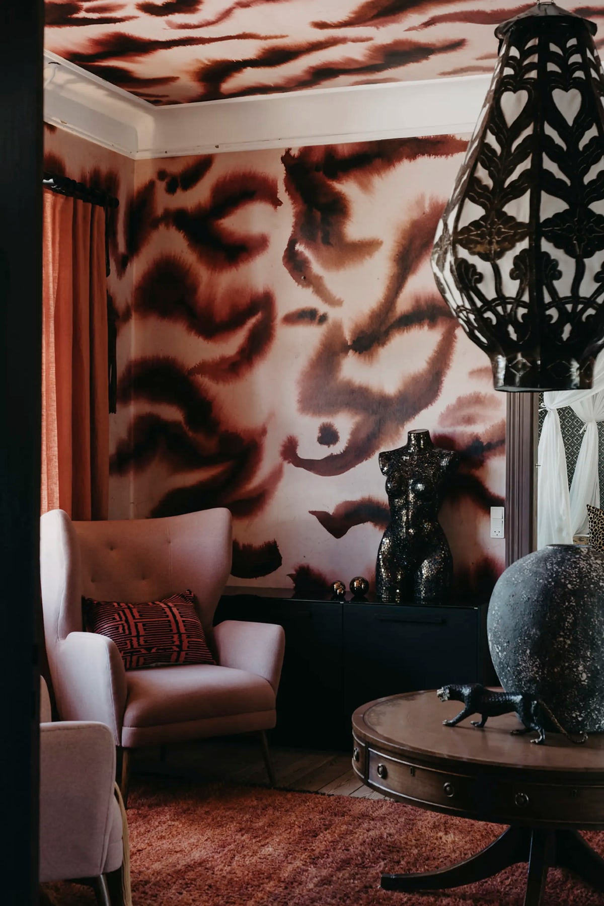 Guppy, Red Mural Wallpaper - room preview 03