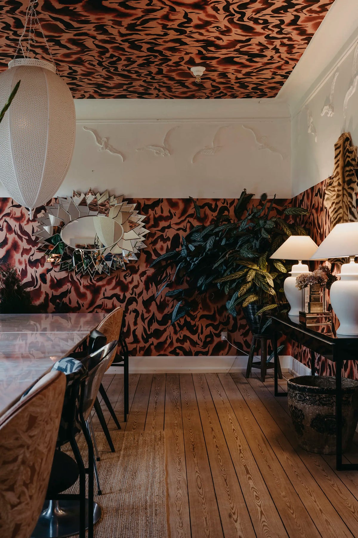 Discus, Red Mural Wallpaper - room preview 03