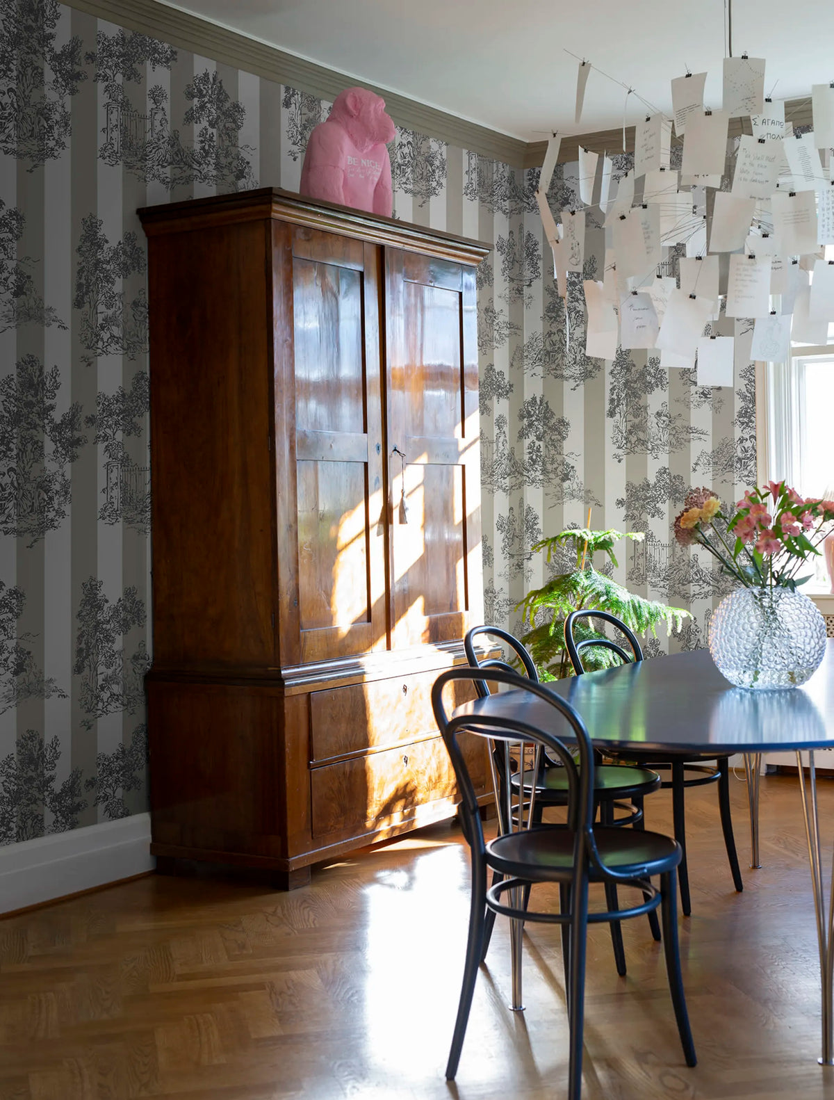 Happy Toile, Pearl Mural Wallpaper - room preview 03