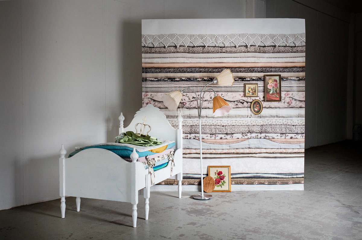 Her Royal Slumber, Vintage Mural Wallpaper - room preview 04