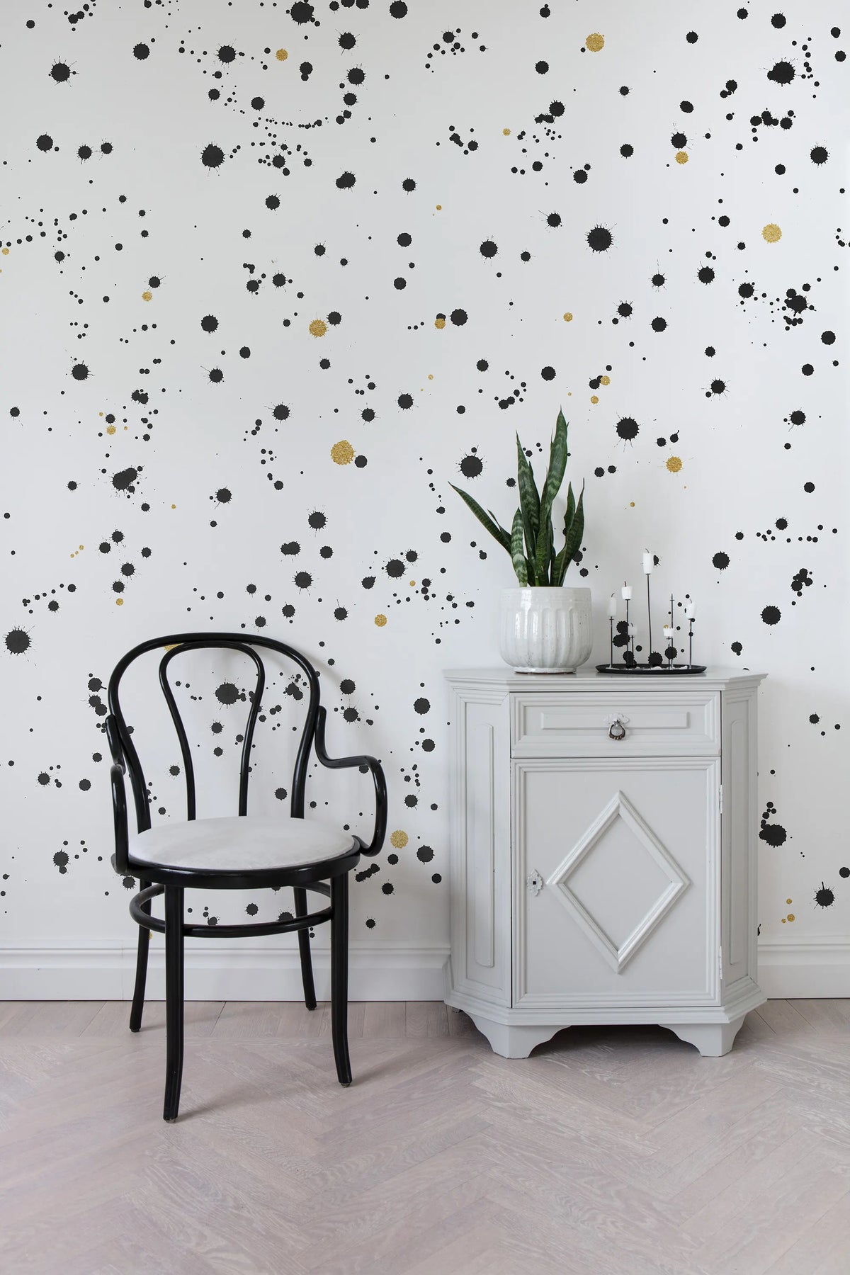 Ink Colossal Mural Wallpaper - room preview 04