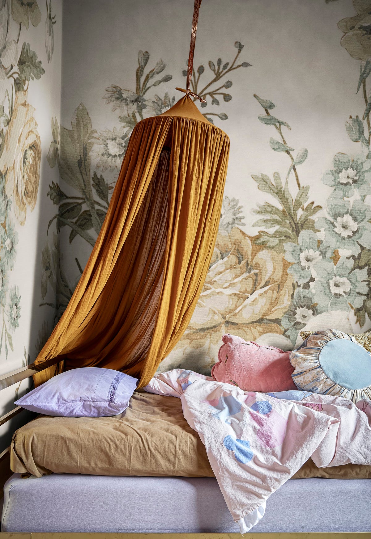 Efraim, Beige Mural Wallpaper - room preview 04