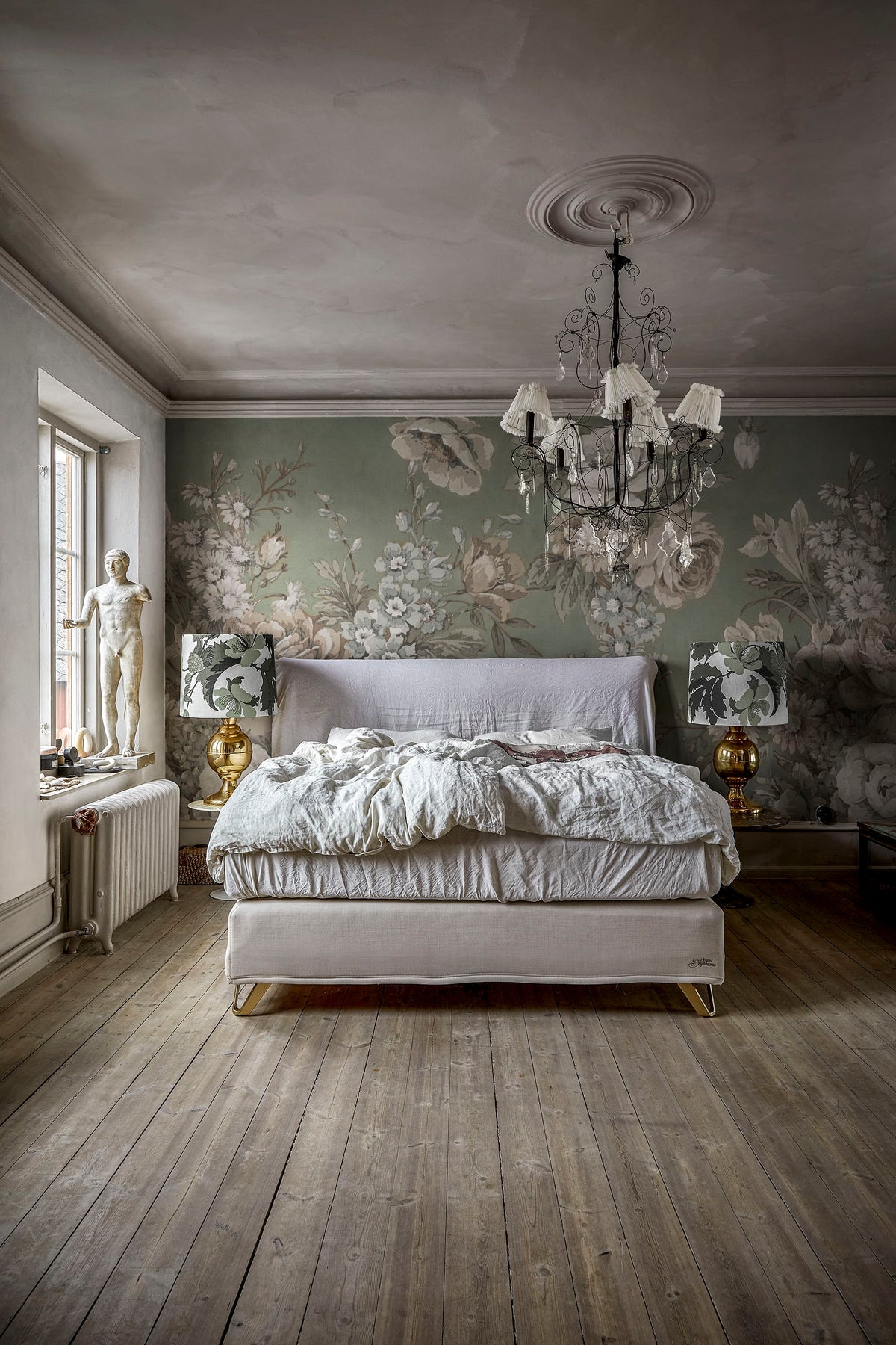 Efraim, Soft Green Mural Wallpaper - room preview 04