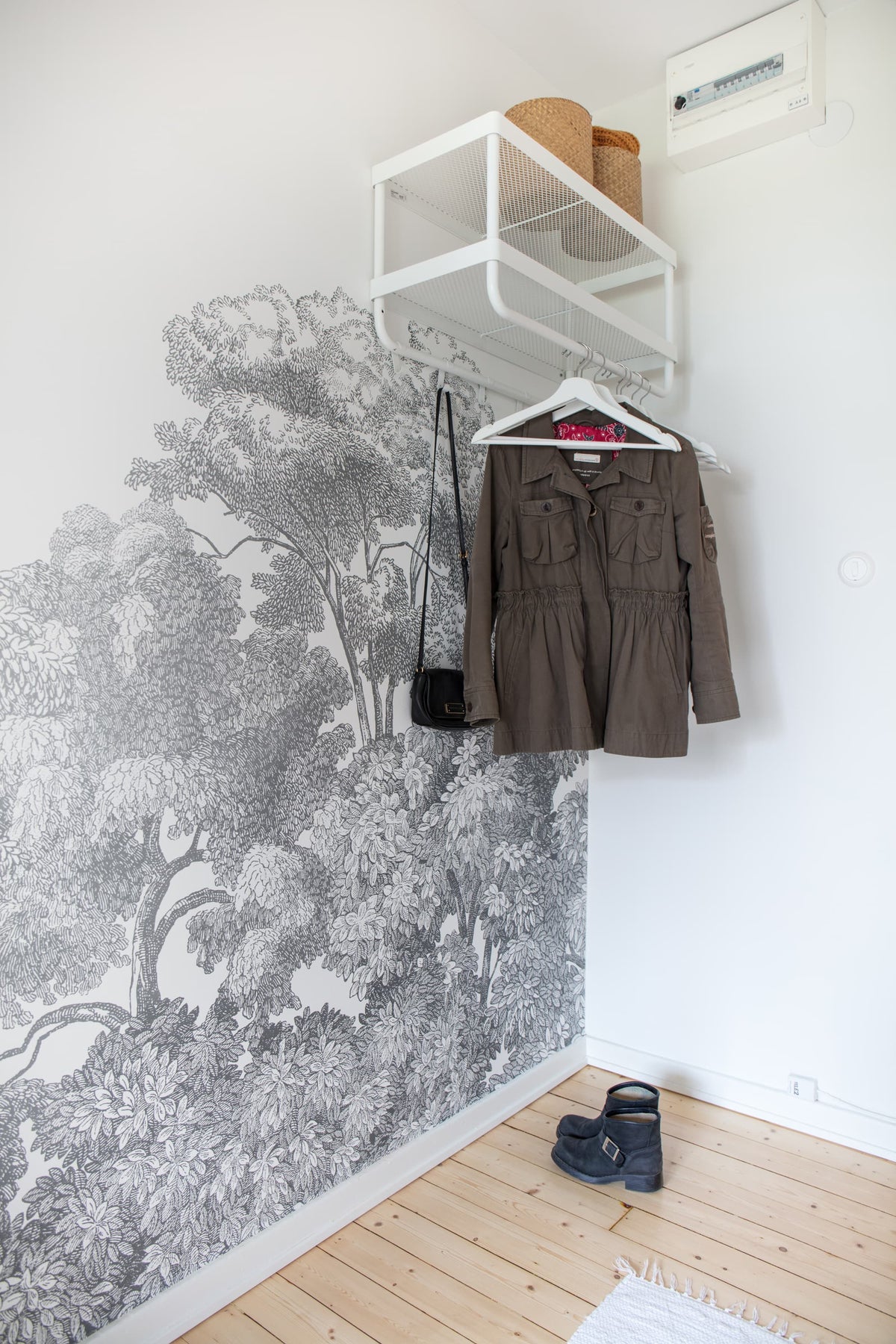 Bellewood, Gray Toile Mural Wallpaper - room preview 05