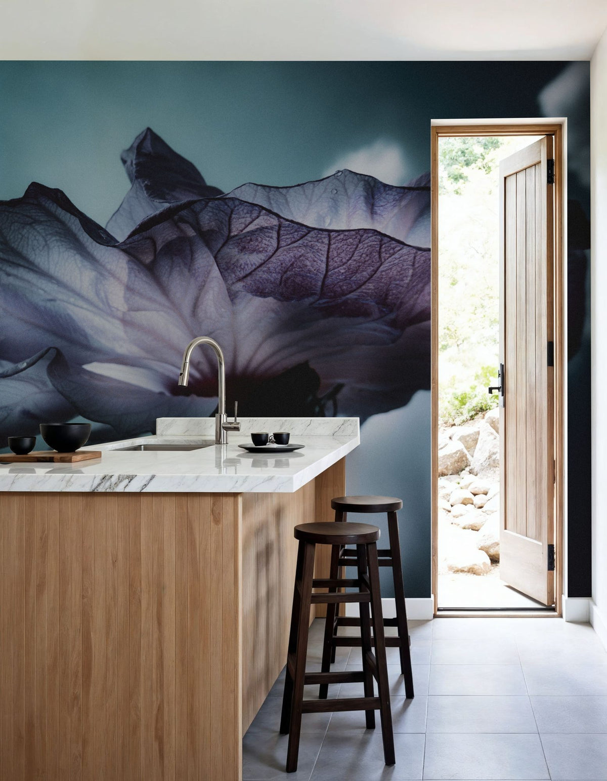 Hibiskus and Sky Mural Wallpaper - room preview 06